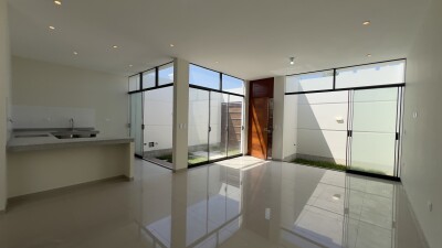 CASA DE ESTRENO En Alameda de Miraflores