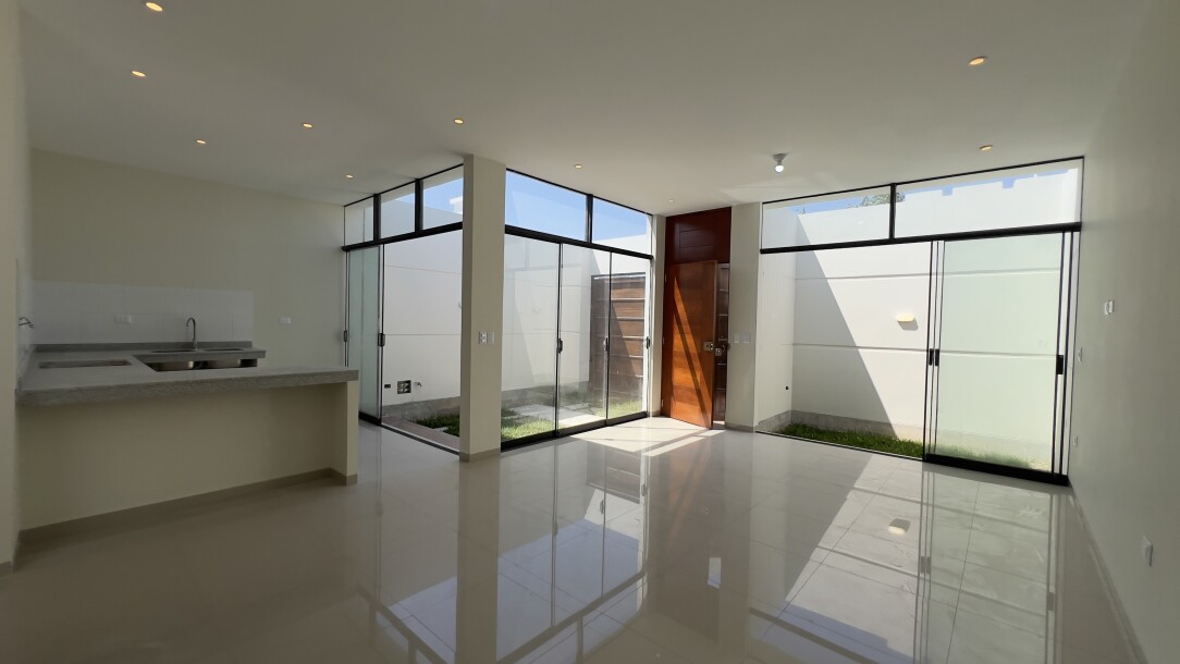 CASA DE ESTRENO En Alameda de Miraflores-1