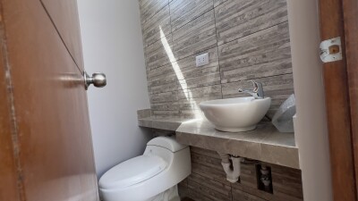 CASA DE ESTRENO En Alameda de Miraflores