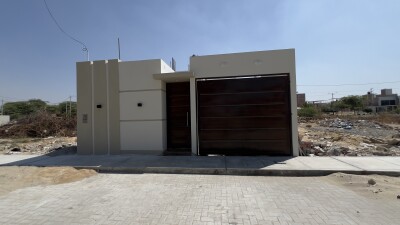 CASA DE ESTRENO En Alameda de Miraflores