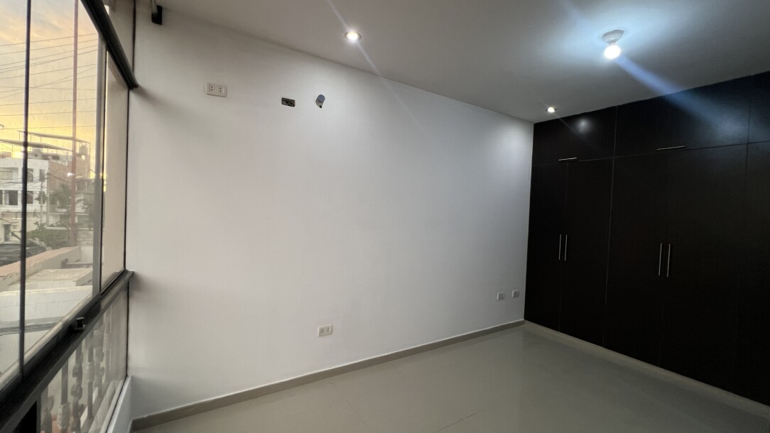 CASA En Urb. Lagunas del Chipe-9
