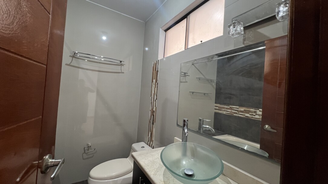 CASA En Urb. Lagunas del Chipe-10