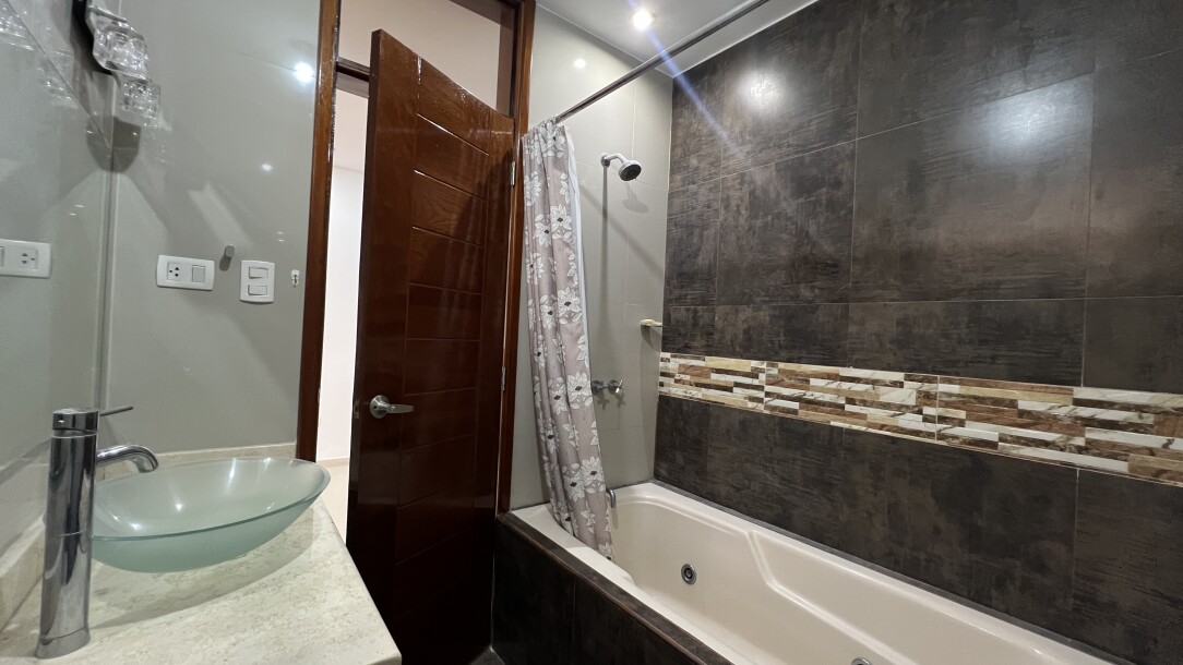 CASA En Urb. Lagunas del Chipe-11