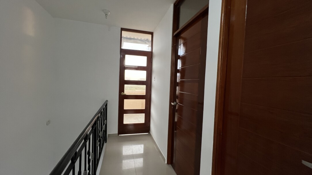 CASA En Urb. Lagunas del Chipe-16