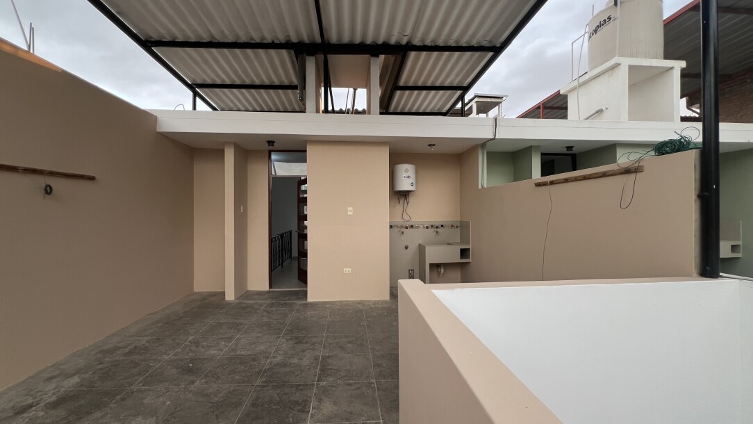 CASA En Urb. Lagunas del Chipe-19
