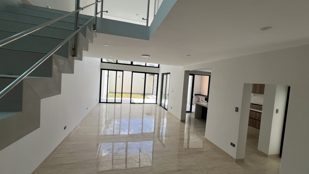 CASA con piscina En Urb. Quinta Ana María-4