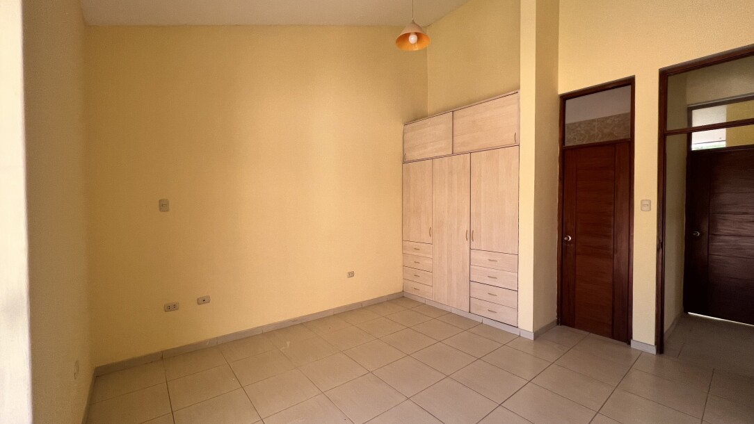 CASA En Urb. Los Cocos del Chipe-10