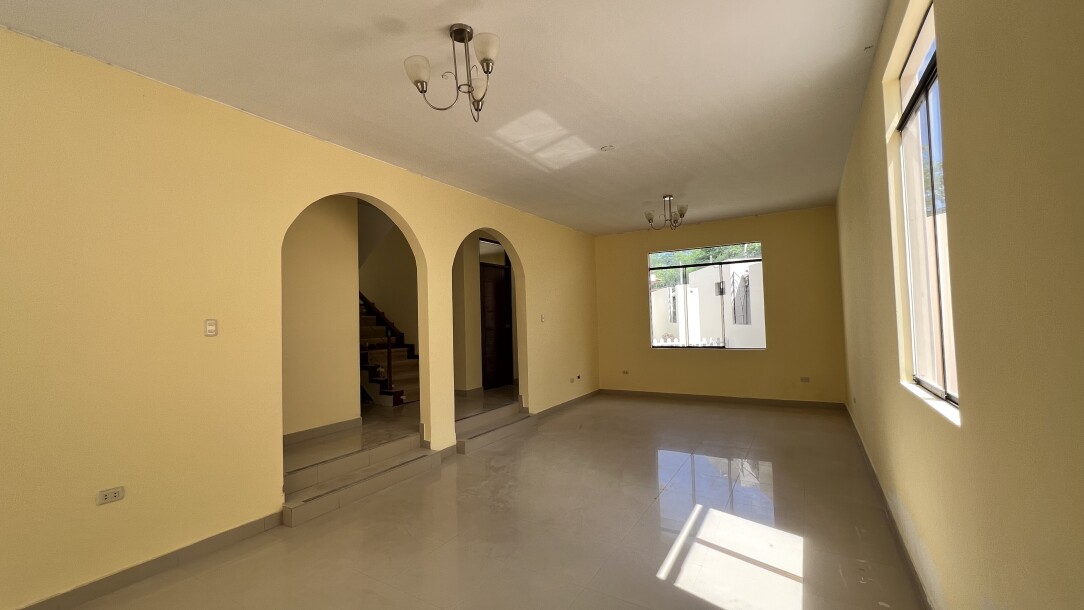 CASA En Urb. Los Cocos del Chipe-3