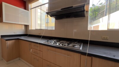 CASA En Urb. El Chipe dentro de Condominio Privado