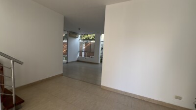 CASA En Urb. El Chipe dentro de Condominio Privado