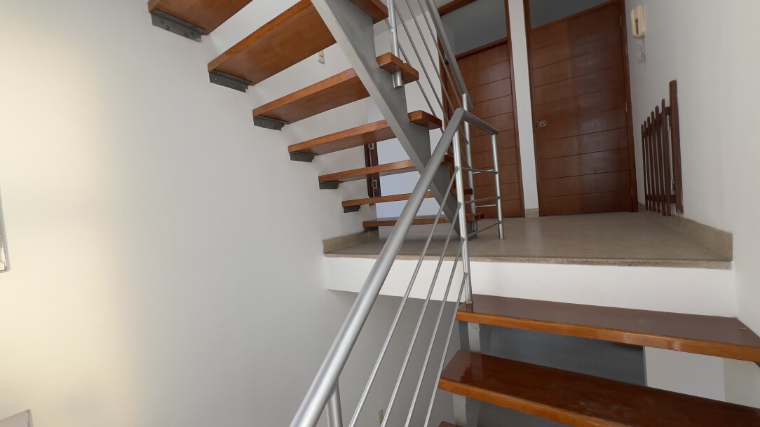 CASA En Urb. El Chipe dentro de Condominio Privado-12