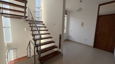 CASA En Urb. El Chipe dentro de Condominio Privado