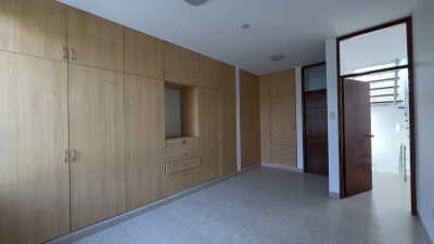 CASA En Urb. El Chipe dentro de Condominio Privado