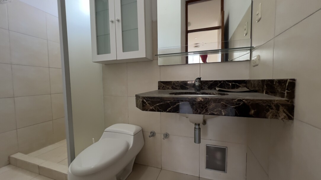 CASA En Urb. El Chipe dentro de Condominio Privado-16