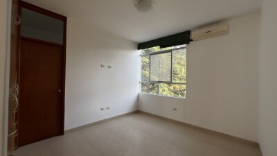 CASA En Urb. El Chipe dentro de Condominio Privado