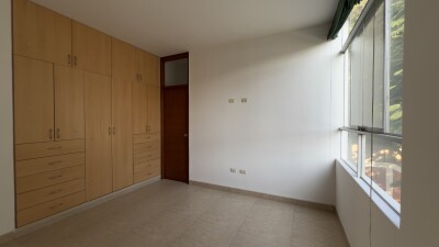 CASA En Urb. El Chipe dentro de Condominio Privado