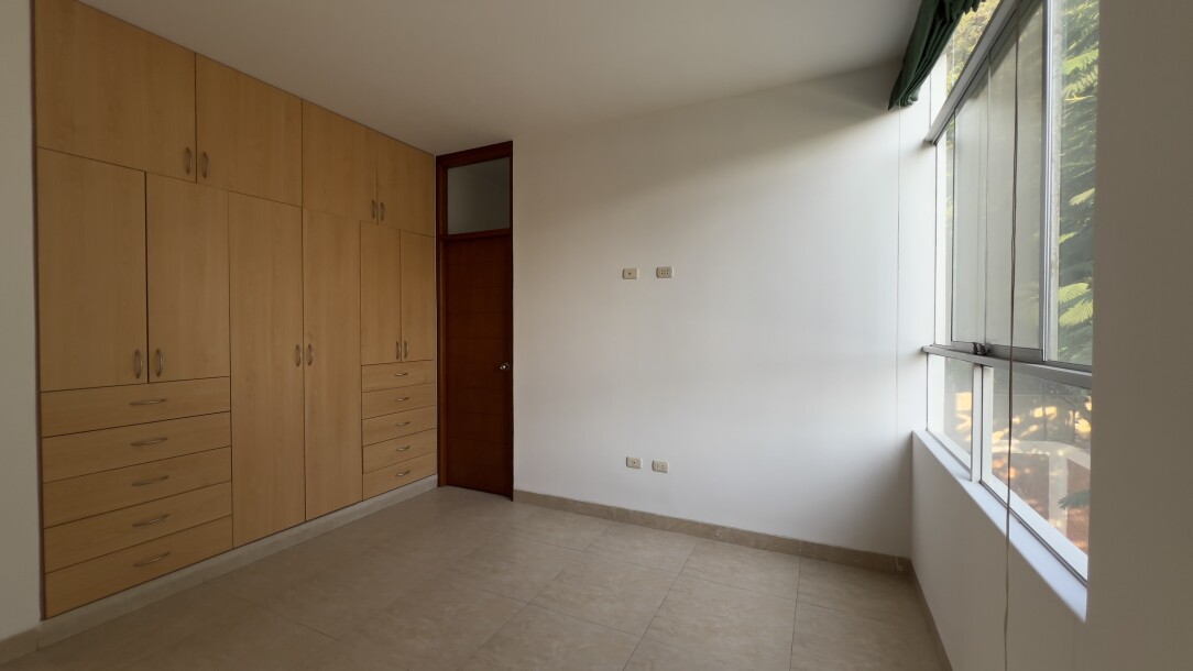 CASA En Urb. El Chipe dentro de Condominio Privado-18