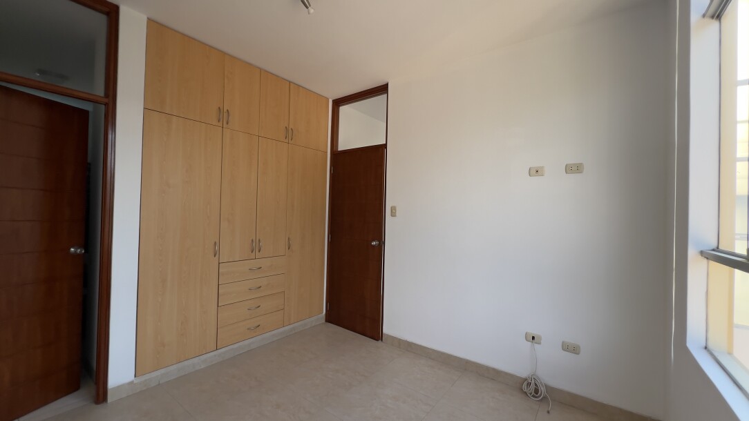 CASA En Urb. El Chipe dentro de Condominio Privado-20