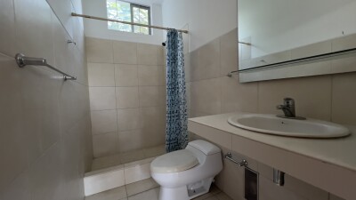 CASA En Urb. El Chipe dentro de Condominio Privado