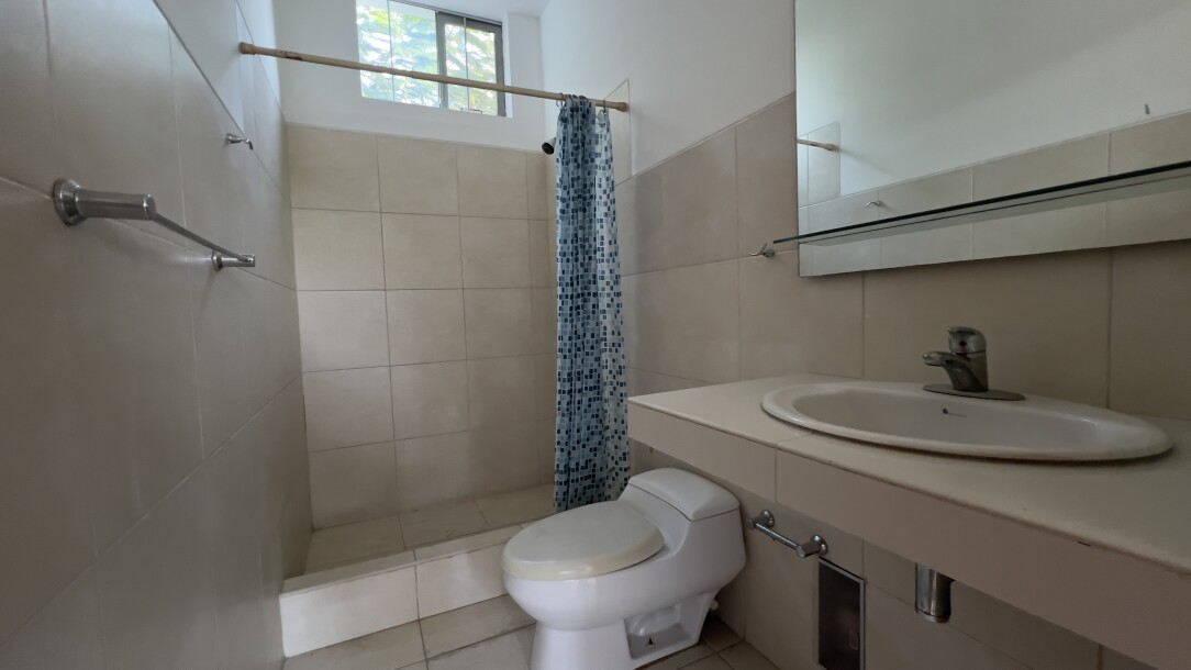 CASA En Urb. El Chipe dentro de Condominio Privado-19