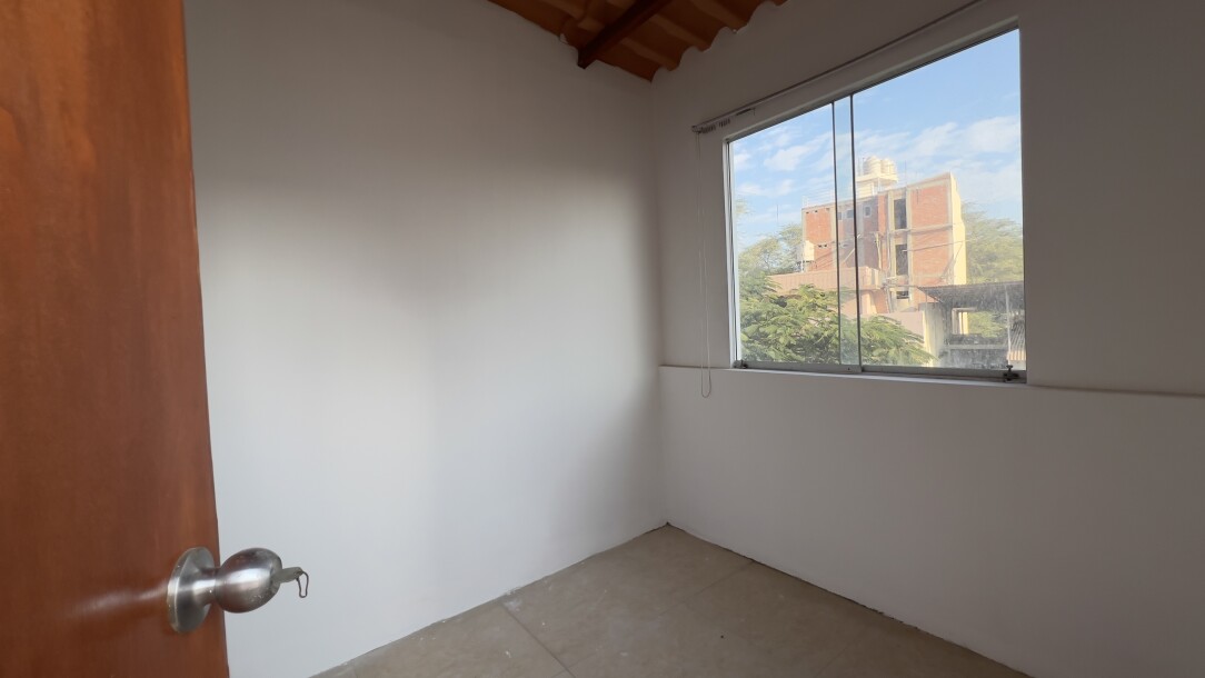 CASA En Urb. El Chipe dentro de Condominio Privado-24