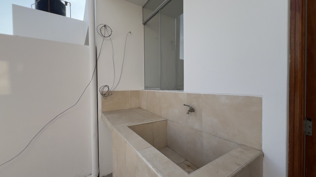 CASA En Urb. El Chipe dentro de Condominio Privado-26