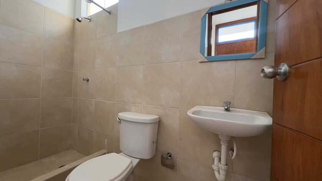 CASA En Urb. El Chipe dentro de Condominio Privado-25