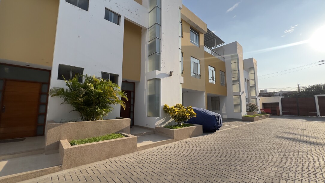 CASA En Urb. El Chipe dentro de Condominio Privado-1