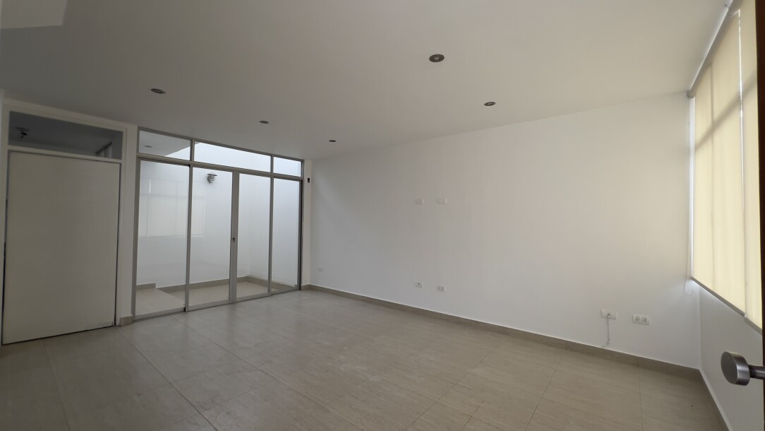 CASA En Urb. El Golf-2