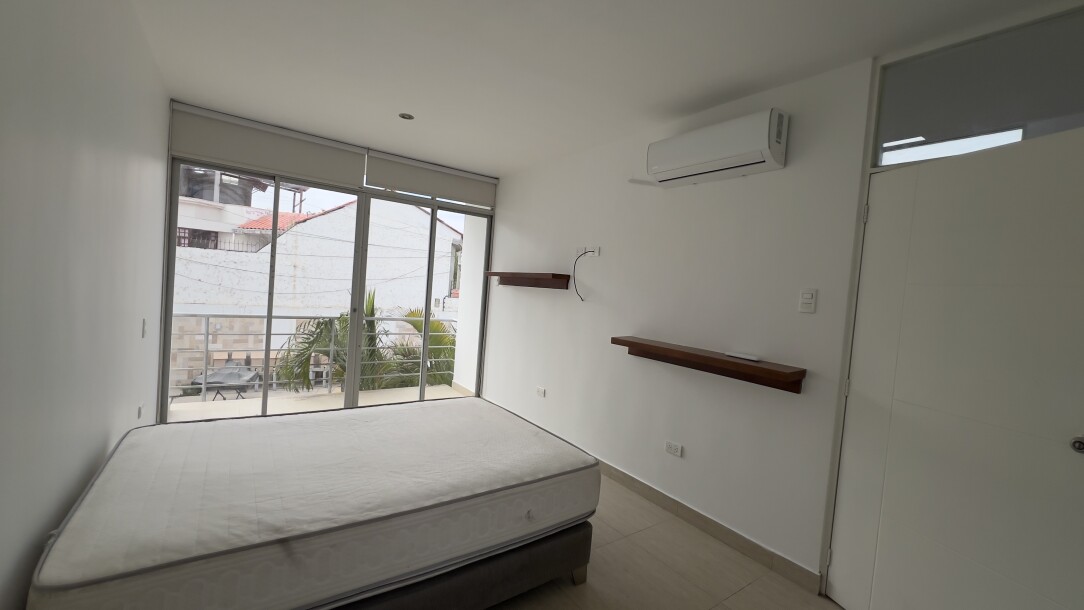 CASA En Urb. El Golf-5