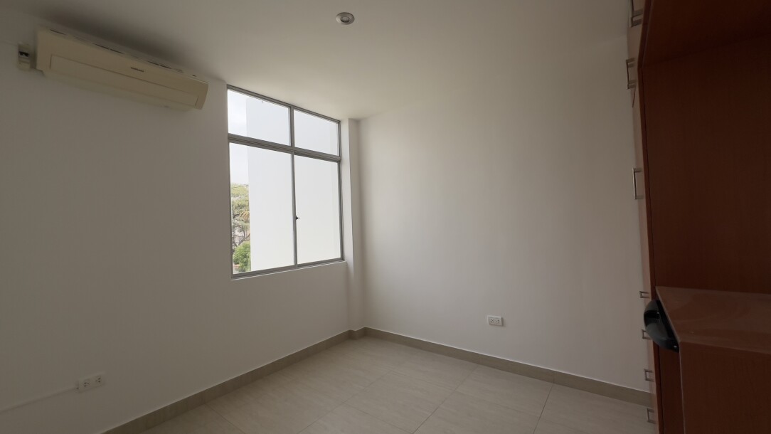 CASA En Urb. El Golf-11