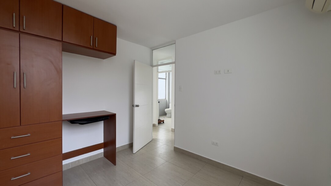 CASA En Urb. El Golf-12
