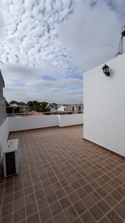 CASA En Urb. El Golf