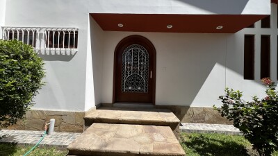 CASA En Urb. Los Geranios