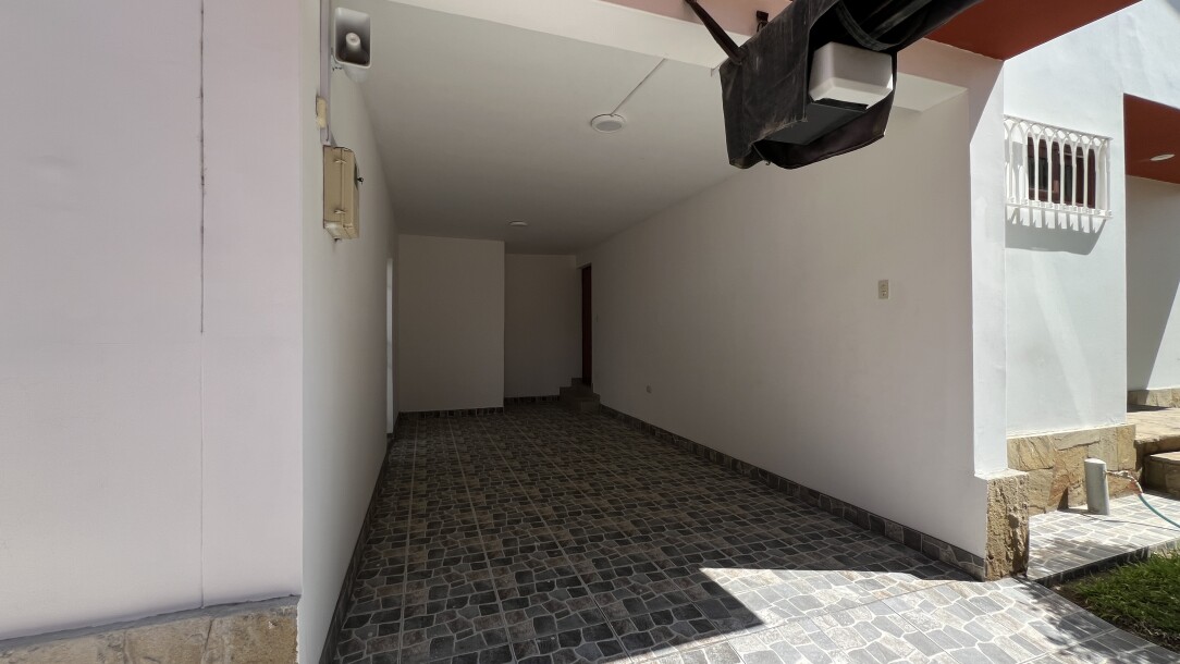 CASA En Urb. Los Geranios-34