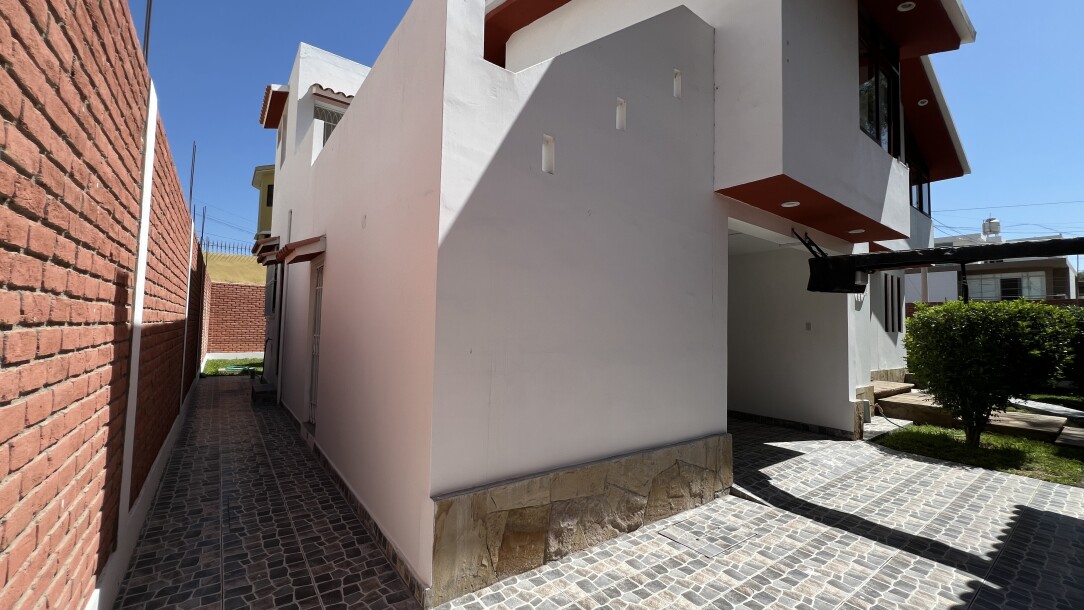 CASA En Urb. Los Geranios-33