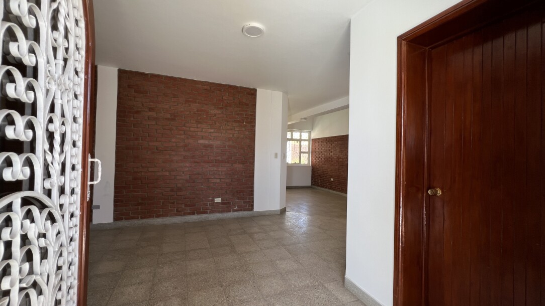 CASA En Urb. Los Geranios-8