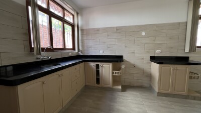 CASA En Urb. Los Geranios