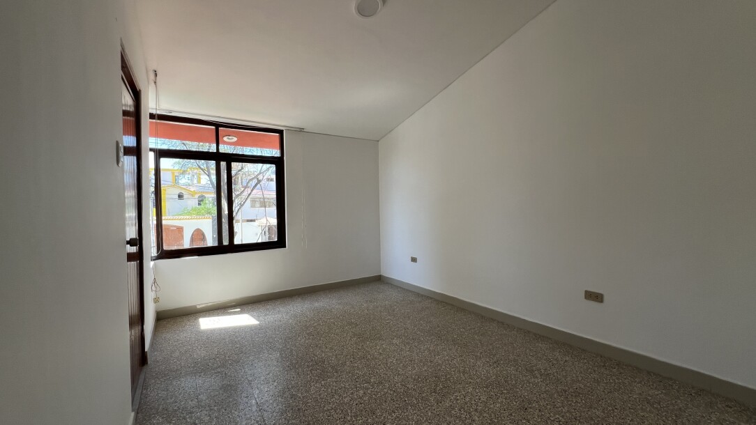 CASA En Urb. Los Geranios-20