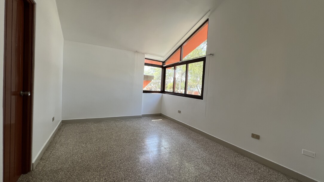 CASA En Urb. Los Geranios-19