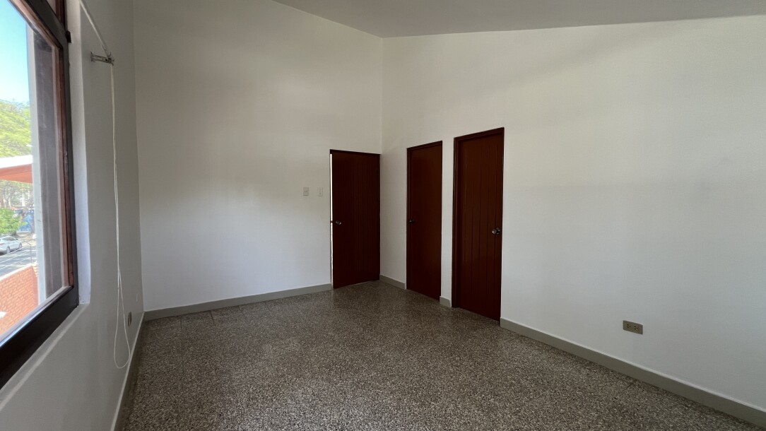 CASA En Urb. Los Geranios-25