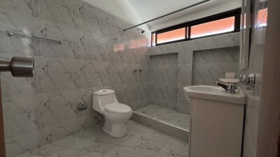 CASA En Urb. Los Geranios