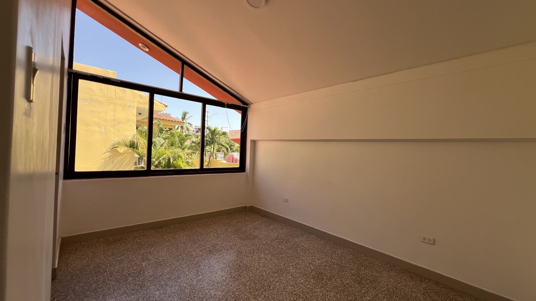 CASA En Urb. Los Geranios-28