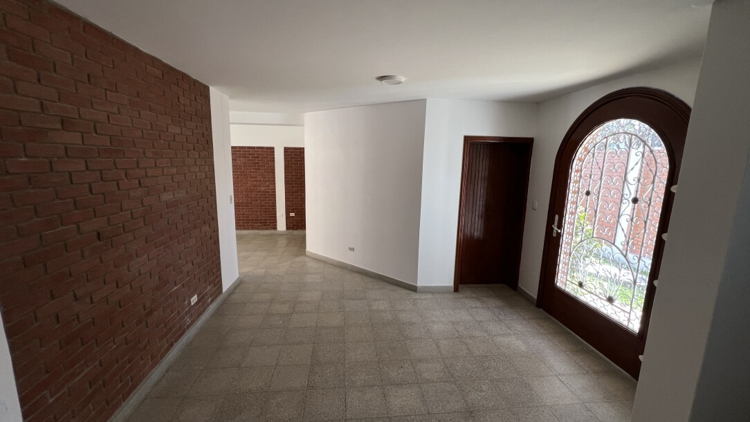 CASA En Urb. Los Geranios-10