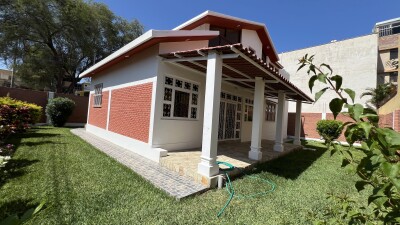 CASA En Urb. Los Geranios