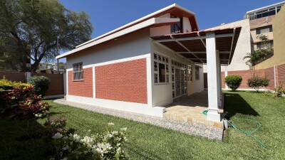 CASA En Urb. Los Geranios