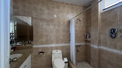 CASA En Urb. Los Geranios