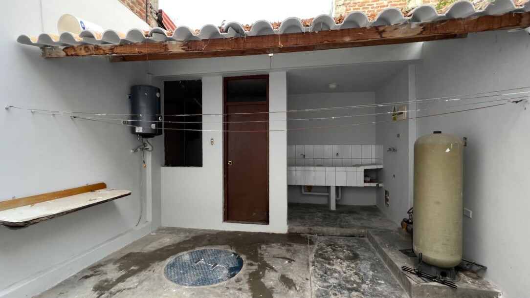 CASA En Urb. Los Geranios-36