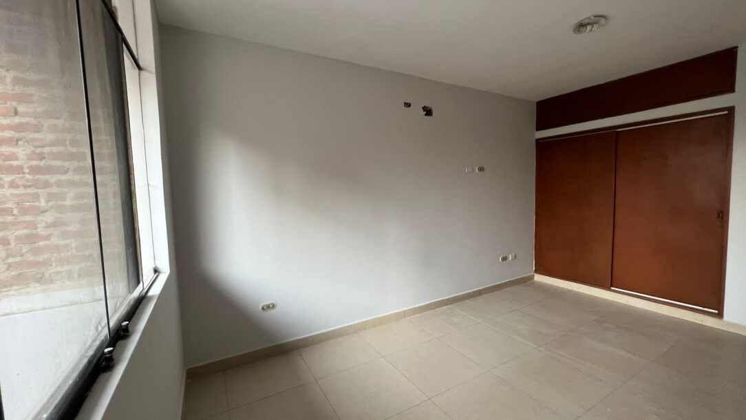 CASA En Urb. Los Geranios-26