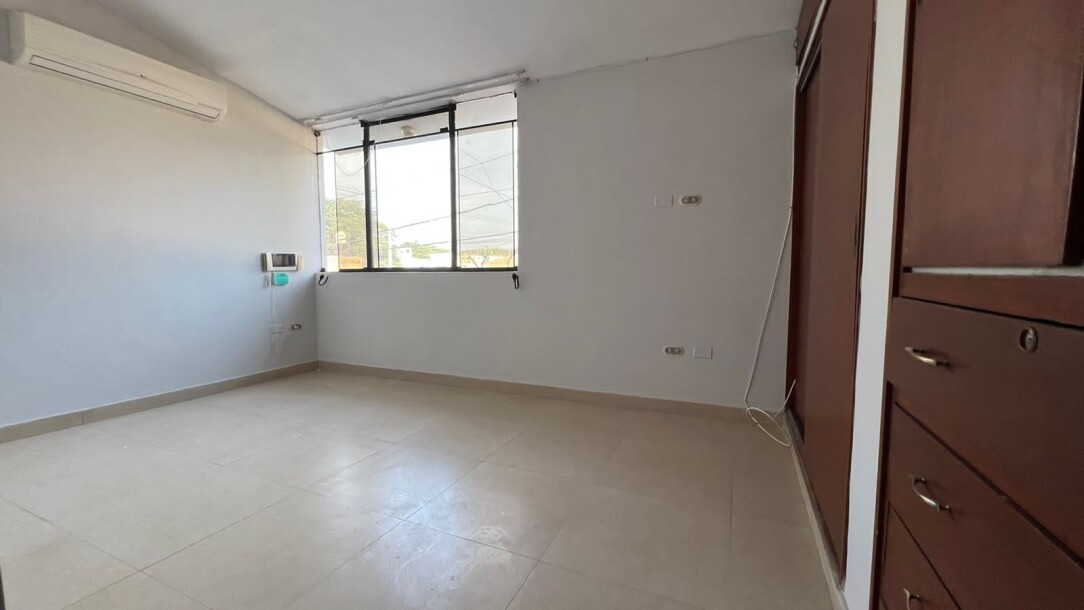 CASA En Urb. Los Geranios-25